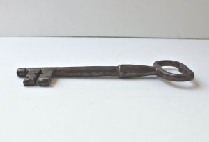 画像4: ビンテージ　大きめの鉄の鍵