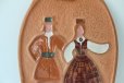 画像4: ビンテージ　民族衣装の男女の陶板 (4)
