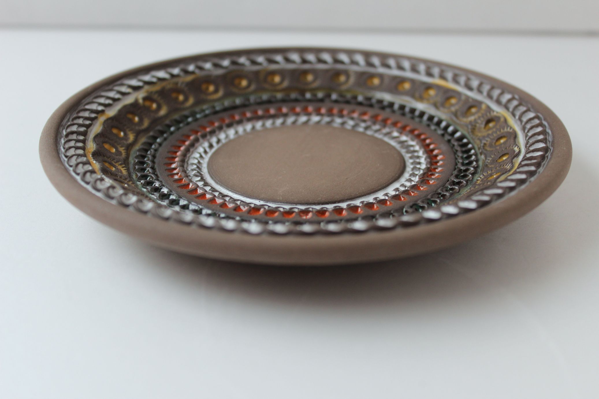 陶器の飾り皿 B